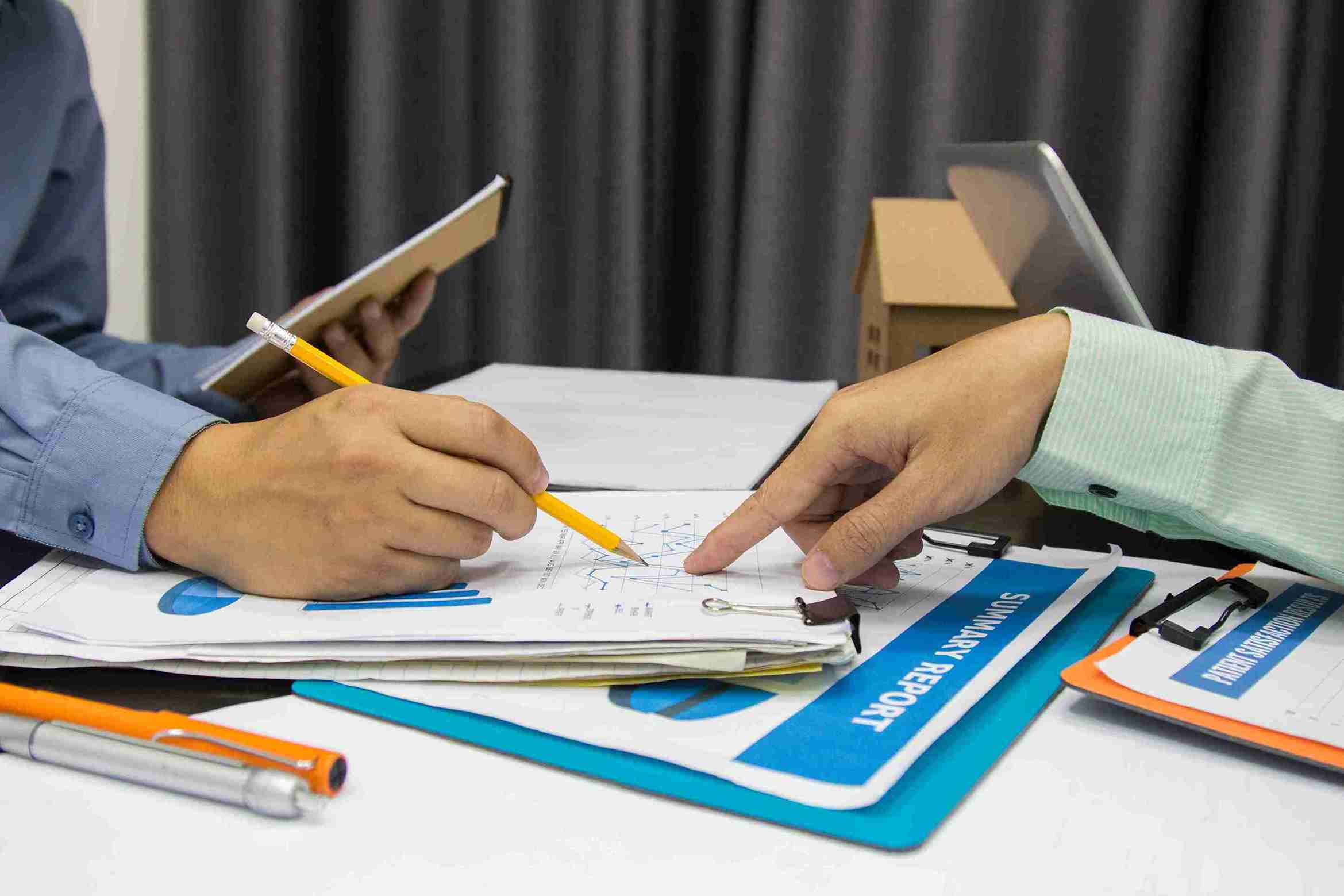 Midsection Man Working Table 11Zon