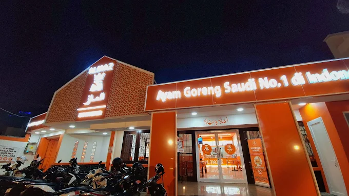 Gaji di Almaz Fried Chicken