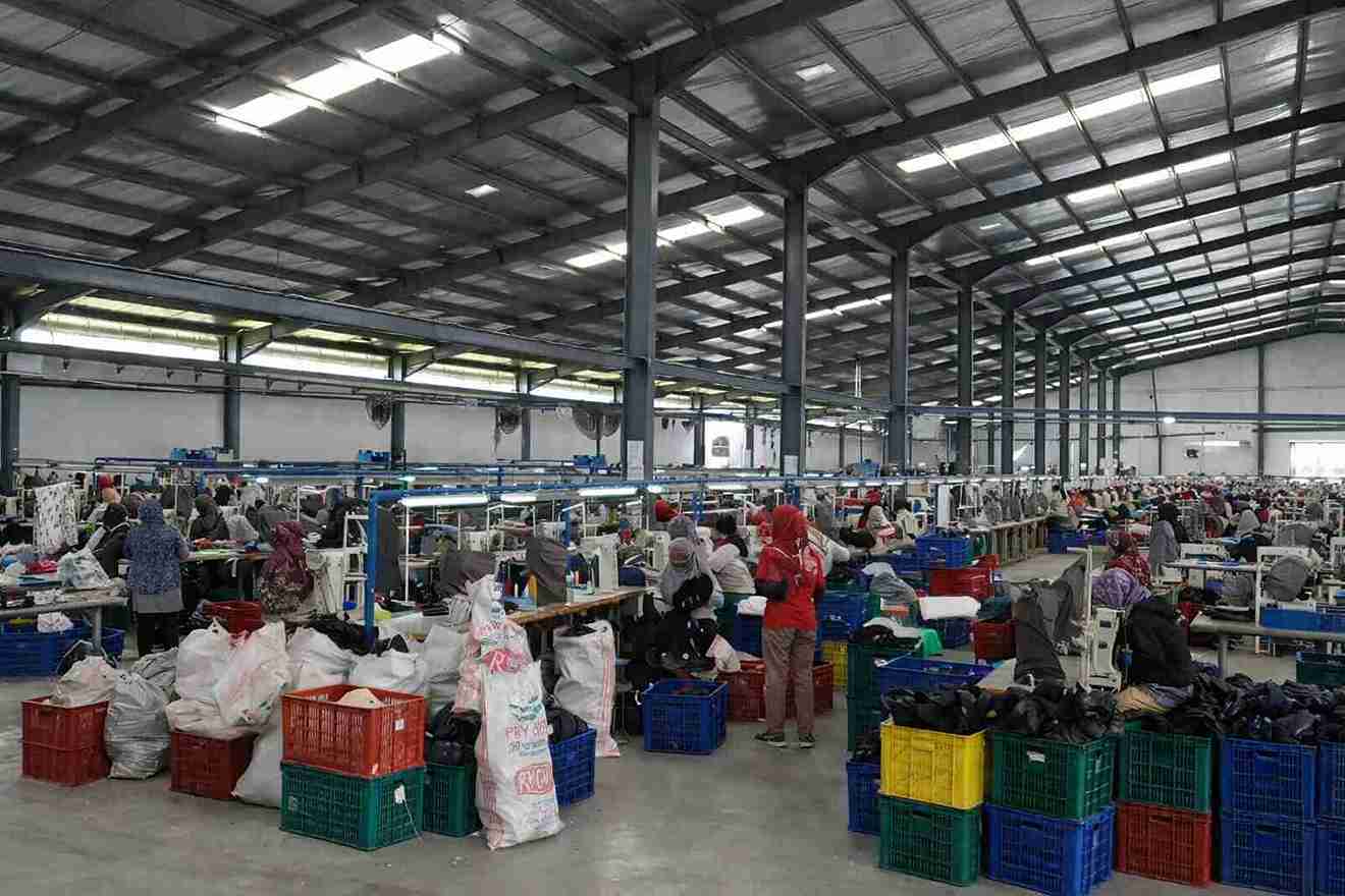 Gaji karyawan PT Adco Pakis Mas