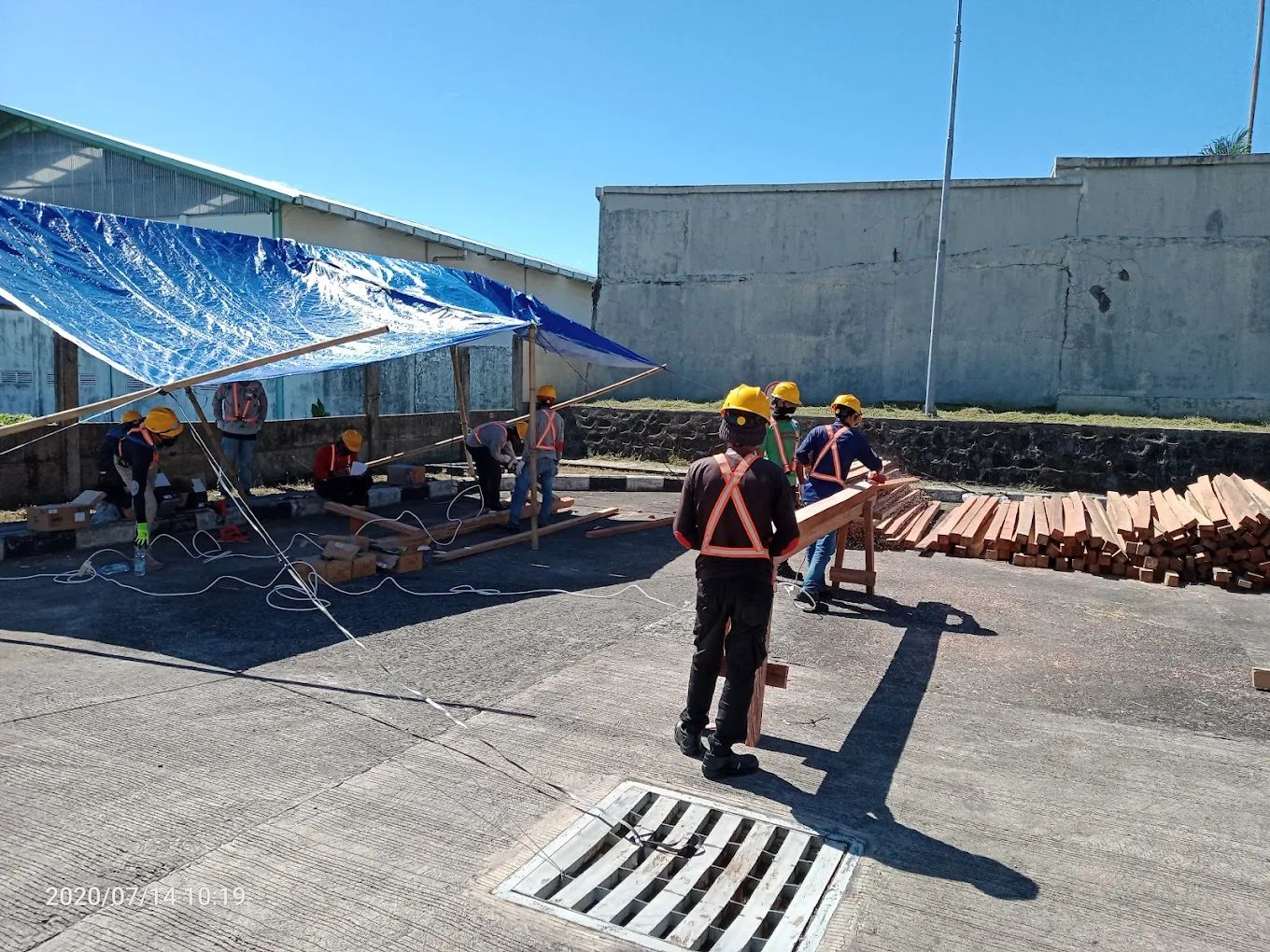 Gaji karyawan PT Comextra Majora Makassar